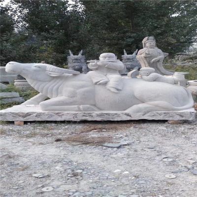 漢白玉牧童騎牛石雕，臥地上的水牛