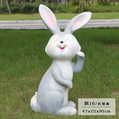 兒童樂(lè)園一只白色招手玻璃鋼兔子雕塑