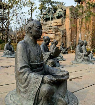 古代銅人學(xué)習(xí)書簡(jiǎn)地雕塑