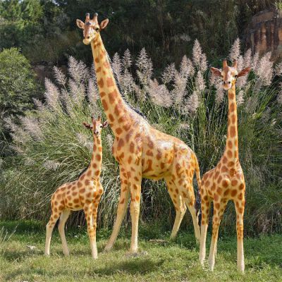 動(dòng)物園大型仿真動(dòng)物，園林玻璃鋼彩繪長(zhǎng)頸鹿