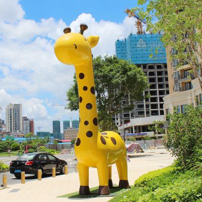 可愛的卡通長頸鹿，大型卡通動物景觀雕塑