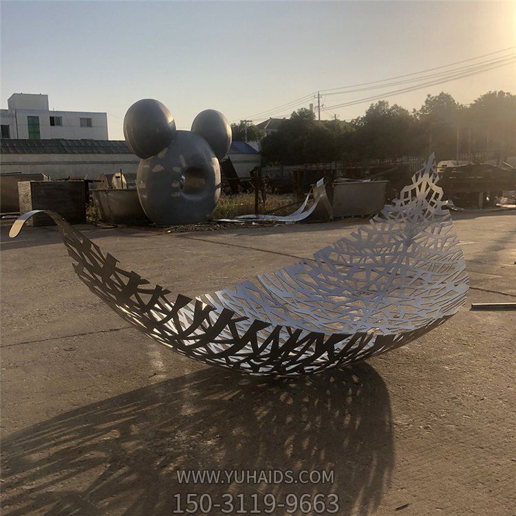 不銹鋼戶外景觀白鋼鏤空樹(shù)葉雕塑