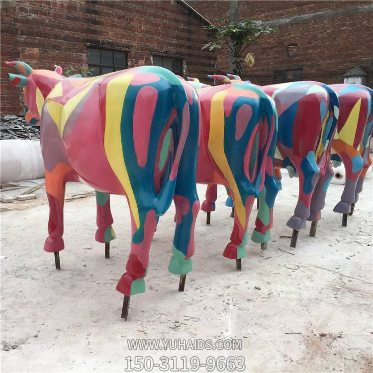 游樂園玻璃鋼卡通彩繪牛動(dòng)物雕塑