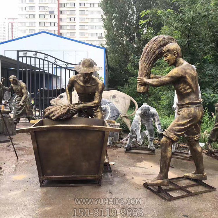 打麥子，農(nóng)村農(nóng)忙生活，人工脫麥場景雕塑