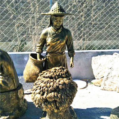 收稻子，玻璃鋼仿銅民俗生活秋收場景雕塑