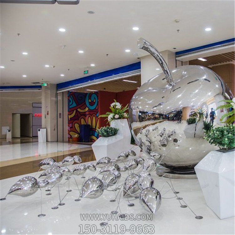 商場(chǎng)不銹鋼創(chuàng)意鏡面螞蟻吃蘋(píng)果雕塑