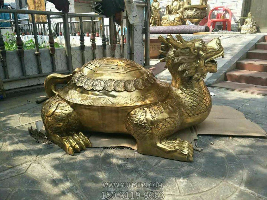 公園里擺放的金色的玻璃鋼創(chuàng)意龍龜?shù)袼?>
                                <h2>公園里擺放的金色的玻璃鋼創(chuàng)意龍龜?shù)袼?參數(shù)說明</h2>
                                                                        <table>
                                      <tr>
                                        <th>產(chǎn)品標(biāo)題</th>
                                        <td>公園里擺放的金色的玻璃鋼創(chuàng)意龍龜?shù)袼?/td>
                                      </tr>
                                      <tr>
                                        <th>發(fā)布時(shí)間</th>
                                        <td>2023-06-07 15:09</td>
                                      </tr>
                                      <tr>
                                        <th>價(jià)格</th>
                                        <td><span>電話咨詢</td>
                                      </tr>
                                                                              <tr>
                                          <th>雕刻內(nèi)容</th>
                                          <td>龍、龍龜</td>
                                        </tr>
                                                                              <tr>
                                          <th>應(yīng)用場所</th>
                                          <td>公園</td>
                                        </tr>
                                                                              <tr>
                                          <th>制作材質(zhì)</th>
                                          <td>玻璃鋼</td>
                                        </tr>
                                                                          </table>
                                <h2>公園里擺放的金色的玻璃鋼創(chuàng)意龍龜?shù)袼?詳細(xì)說明</h2>
                                <p>玉海雕塑是一家綜合性的雕塑公司，擁有多款公園里擺放的金色的玻璃鋼創(chuàng)意龍龜?shù)袼苣Ｐ?，可加工定制多種公園里擺放的金色的玻璃鋼創(chuàng)意龍龜?shù)袼?，支持材質(zhì)、樣式、風(fēng)格、尺寸大小等方面的調(diào)整修改定制。我們所加工制作的公園里擺放的金色的玻璃鋼創(chuàng)意龍龜?shù)袼苜|(zhì)優(yōu)價(jià)廉，遍布全國多個(gè)省市地區(qū)，想要了解更多案例圖片，請電話或微信咨詢。材質(zhì)、大小、樣式等都可以按需定制，還可根據(jù)您提供給的公園里擺放的金色的玻璃鋼創(chuàng)意龍龜?shù)袼軜訄D進(jìn)行制作！如有相關(guān)需求，歡迎致電（微信同號）：<span>150-3119-9663</span></p>
                                                                <div   class=