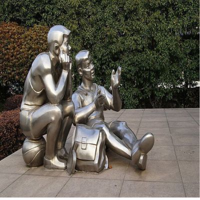 不銹鋼人物雕塑，放學后的男同學