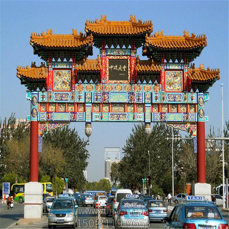 市政道路大牌坊，高跨度的彩繪石雕牌樓雕塑