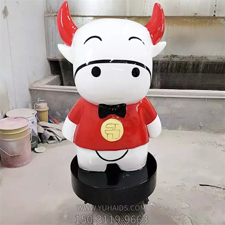 紅色的小牛，玻璃鋼卡通牛雕塑
