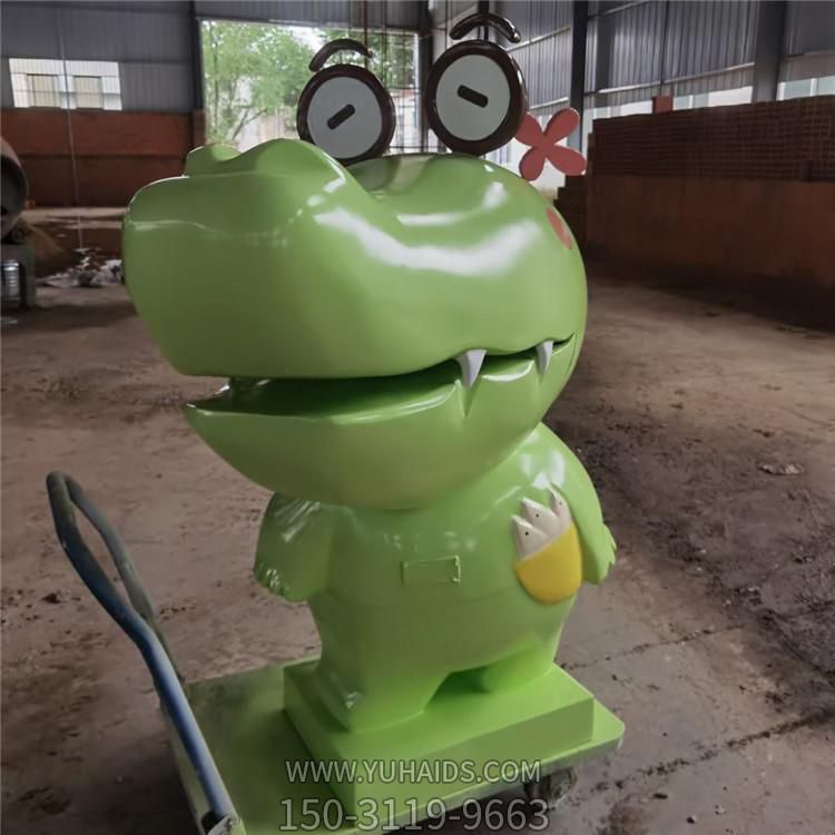 游樂(lè)園玻璃卡通鱷魚(yú)擺件雕塑