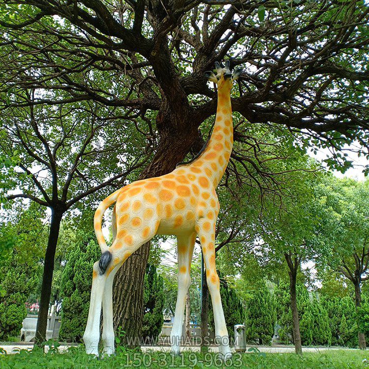 玻璃鋼仿真長頸鹿，公園園林草坪動物景觀雕塑