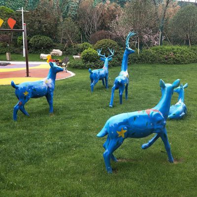 玻璃鋼彩繪鹿，藍(lán)色印花草坪動物擺件