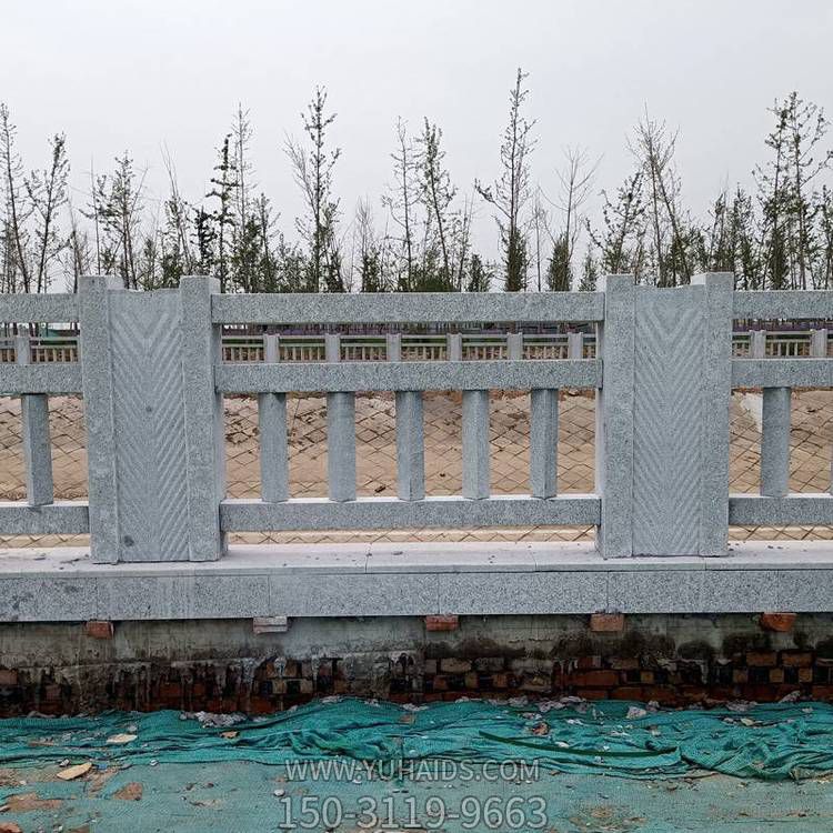 城市河道邊裝飾大理石雕刻防護(hù)欄桿；欄板雕塑