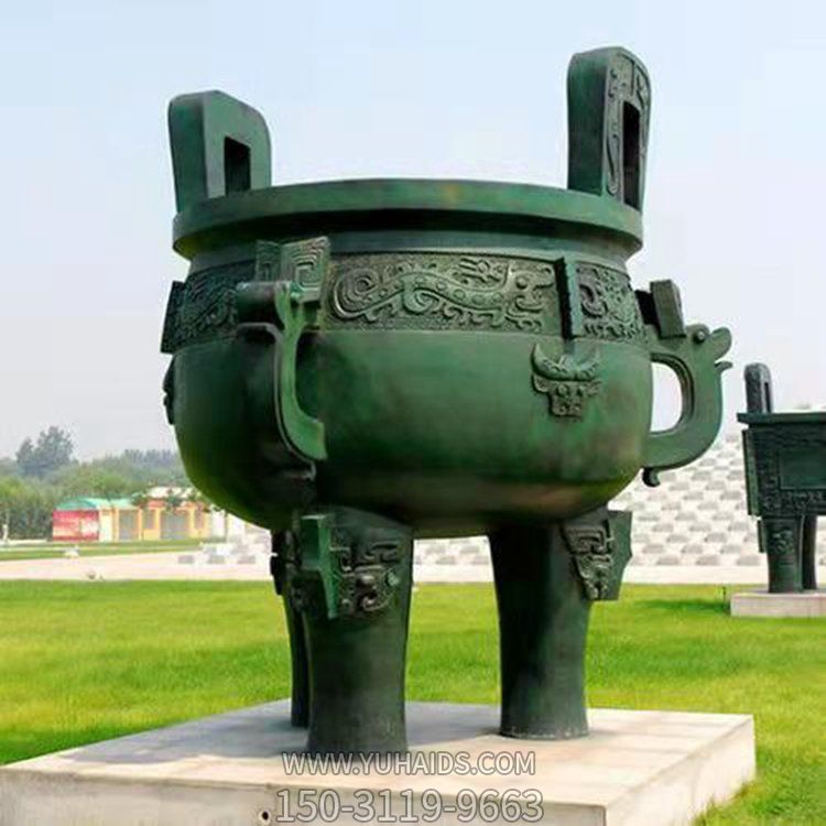 公園擺放大型青銅器三足兩耳圓鼎景觀(guān)雕塑
