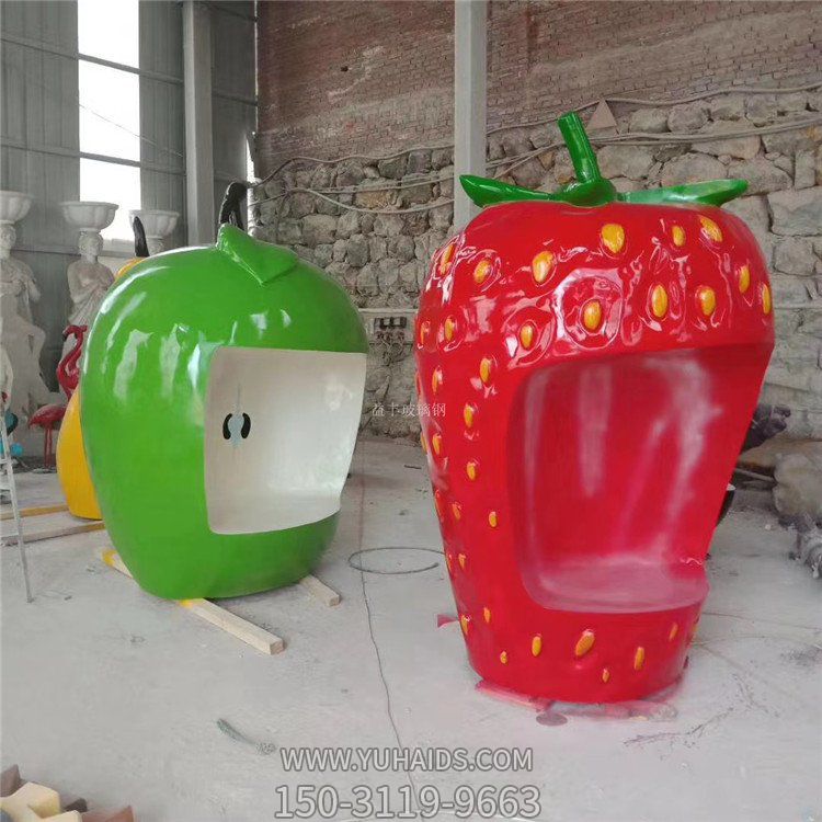 游樂(lè)園擺放玻璃鋼彩繪草莓蘋(píng)果水果桌椅雕塑