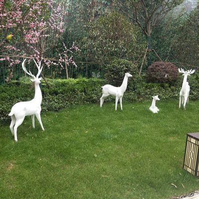 玻璃鋼白色鹿雕塑，小區(qū)園林草坪動物擺件