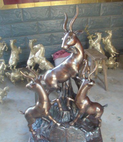 企業(yè)創(chuàng)意招財(cái)不銹鋼仿銅三陽(yáng)開泰雕塑