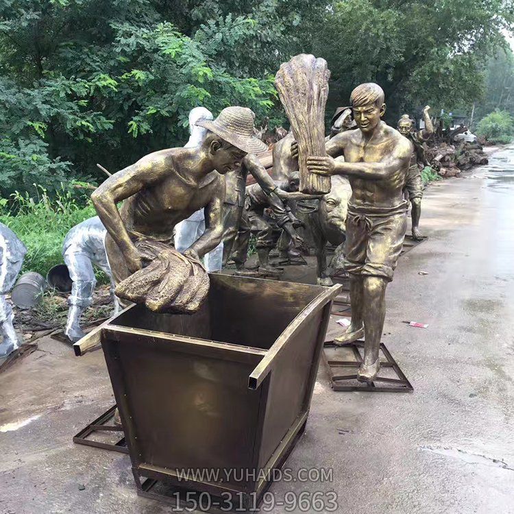 打麥子，民俗生活勞動人物雕塑