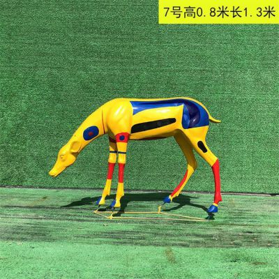 彩繪鹿，低頭玻璃鋼鹿雕塑