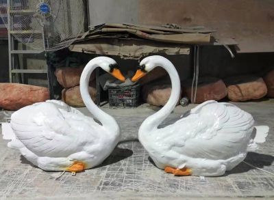 景區(qū)玻璃鋼愛(ài)心白天鵝雕塑