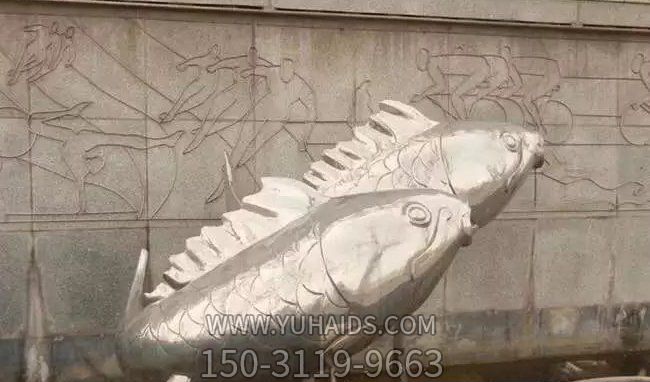 庭院里擺放的雙魚(yú)玻璃鋼創(chuàng)意乒乓球雕塑