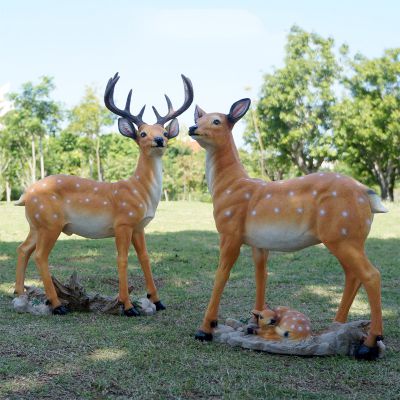 戶(hù)外大型仿真動(dòng)物景觀(guān)玻璃鋼鹿雕塑