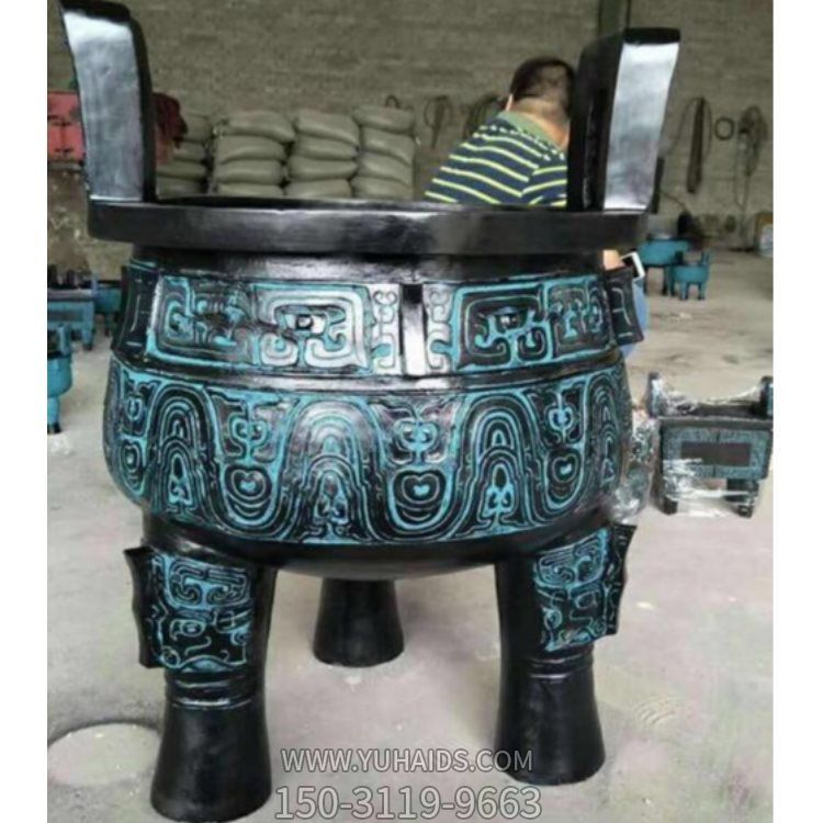 純銅鼎寺院戶外擺放圓形三足雙耳香爐頂?shù)袼?>
                                <h2>純銅鼎寺院戶外擺放圓形三足雙耳香爐頂?shù)袼?參數(shù)說(shuō)明</h2>
                                                                        <table>
                                      <tr>
                                        <th>產(chǎn)品標(biāo)題</th>
                                        <td>純銅鼎寺院戶外擺放圓形三足雙耳香爐頂?shù)袼?/td>
                                      </tr>
                                      <tr>
                                        <th>發(fā)布時(shí)間</th>
                                        <td>2023-06-08 12:42</td>
                                      </tr>
                                      <tr>
                                        <th>價(jià)格</th>
                                        <td><span>電話咨詢</td>
                                      </tr>
                                                                              <tr>
                                          <th>雕刻內(nèi)容</th>
                                          <td>鼎、香爐</td>
                                        </tr>
                                                                          </table>
                                <h2>純銅鼎寺院戶外擺放圓形三足雙耳香爐頂?shù)袼?詳細(xì)說(shuō)明</h2>
                                <p>玉海雕塑是一家綜合性的雕塑公司，擁有多款純銅鼎寺院戶外擺放圓形三足雙耳香爐頂?shù)袼苣Ｐ?，可加工定制多種純銅鼎寺院戶外擺放圓形三足雙耳香爐頂?shù)袼?，支持材質(zhì)、樣式、風(fēng)格、尺寸大小等方面的調(diào)整修改定制。我們所加工制作的純銅鼎寺院戶外擺放圓形三足雙耳香爐頂?shù)袼苜|(zhì)優(yōu)價(jià)廉，遍布全國(guó)多個(gè)省市地區(qū)，想要了解更多案例圖片，請(qǐng)電話或微信咨詢。材質(zhì)、大小、樣式等都可以按需定制，還可根據(jù)您提供給的純銅鼎寺院戶外擺放圓形三足雙耳香爐頂?shù)袼軜訄D進(jìn)行制作！如有相關(guān)需求，歡迎致電（微信同號(hào)）：<span>150-3119-9663</span></p>
                                                                <div   class=