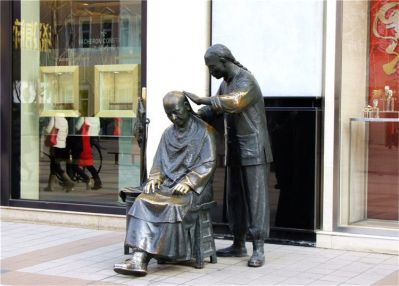 理發(fā)人物雕塑，步行街鑄銅園林景觀人物雕塑情景小品