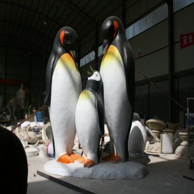 大型玻璃鋼仿真企鵝，一家三口企鵝雕塑